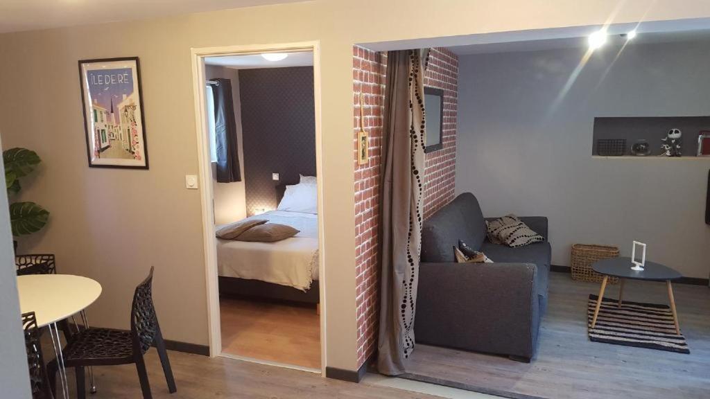 La Roseraie Bed & Breakfast Neuville-du-Poitou