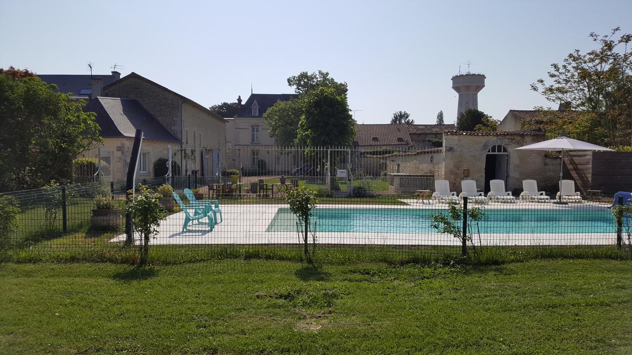 La Roseraie Bed & Breakfast Neuville-du-Poitou